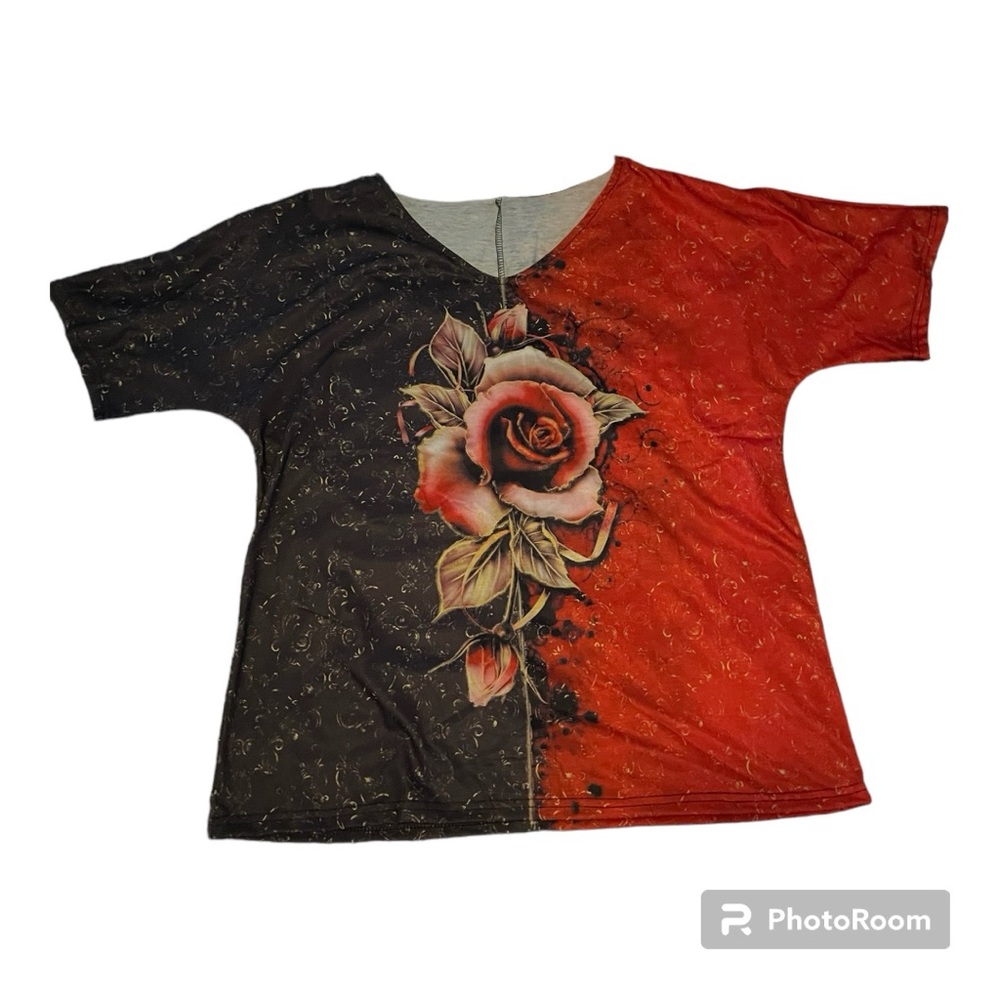 🐾 NWOT XL Black and Red Rose tee shirt